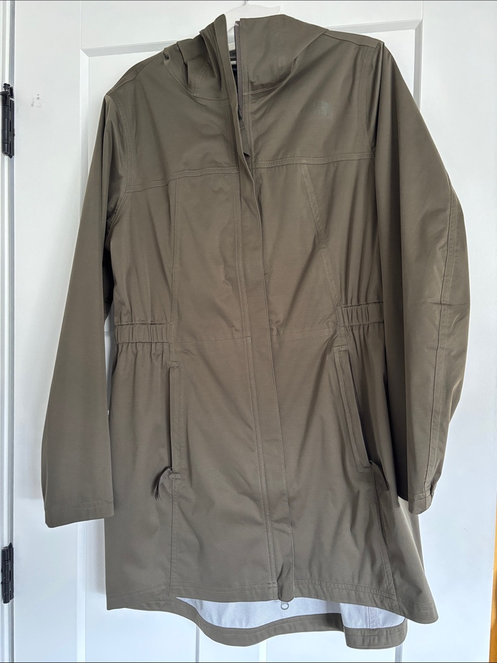 Women's North Face rain gear Khaki Green size Medium Excellent condition